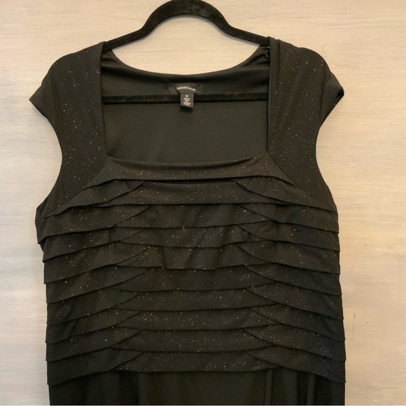 R&M Richards Little Black Dress Fit and Flare Cap Sleeve Side Zip Good Condition - Picture 2 of 9